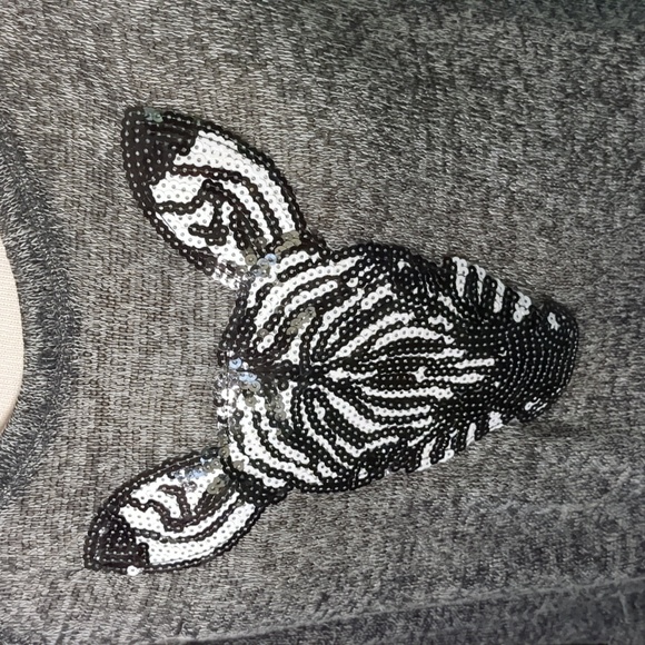 BOBEAU* round neck long sleeve zebra sequin patch front heathered light sweater - Picture 6 of 12